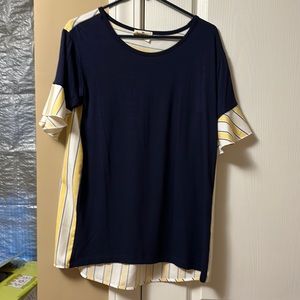 Betsys boutique , new without tags . Rayon, polyester and spandex .